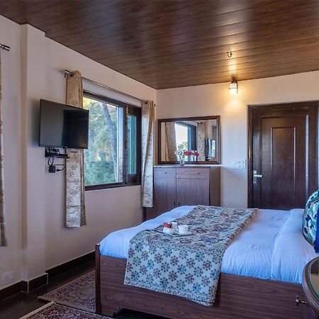 Stayvista At Cecil Cottages With Barbeque, Hill View Kasauli Bagian luar foto