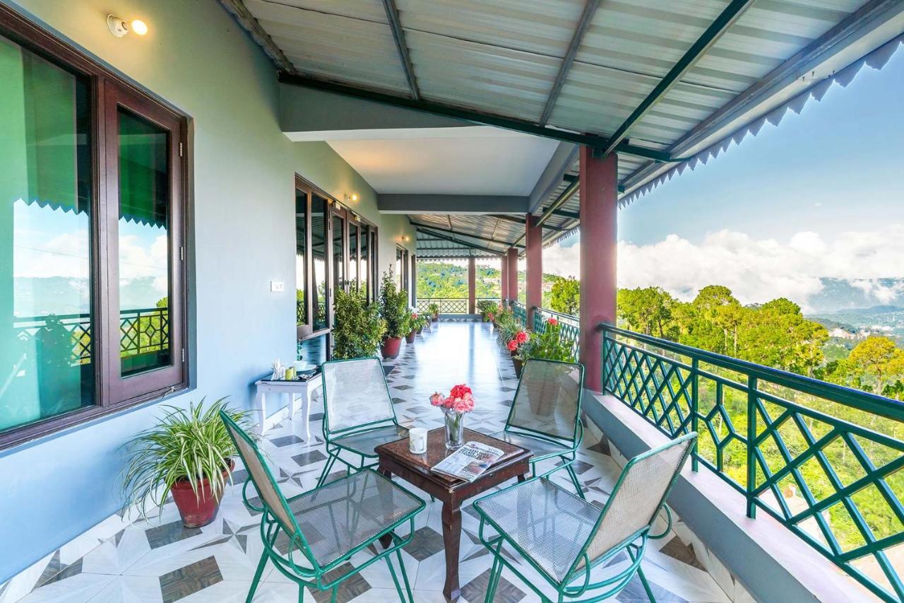 Stayvista At Cecil Cottages With Barbeque, Hill View Kasauli Bagian luar foto