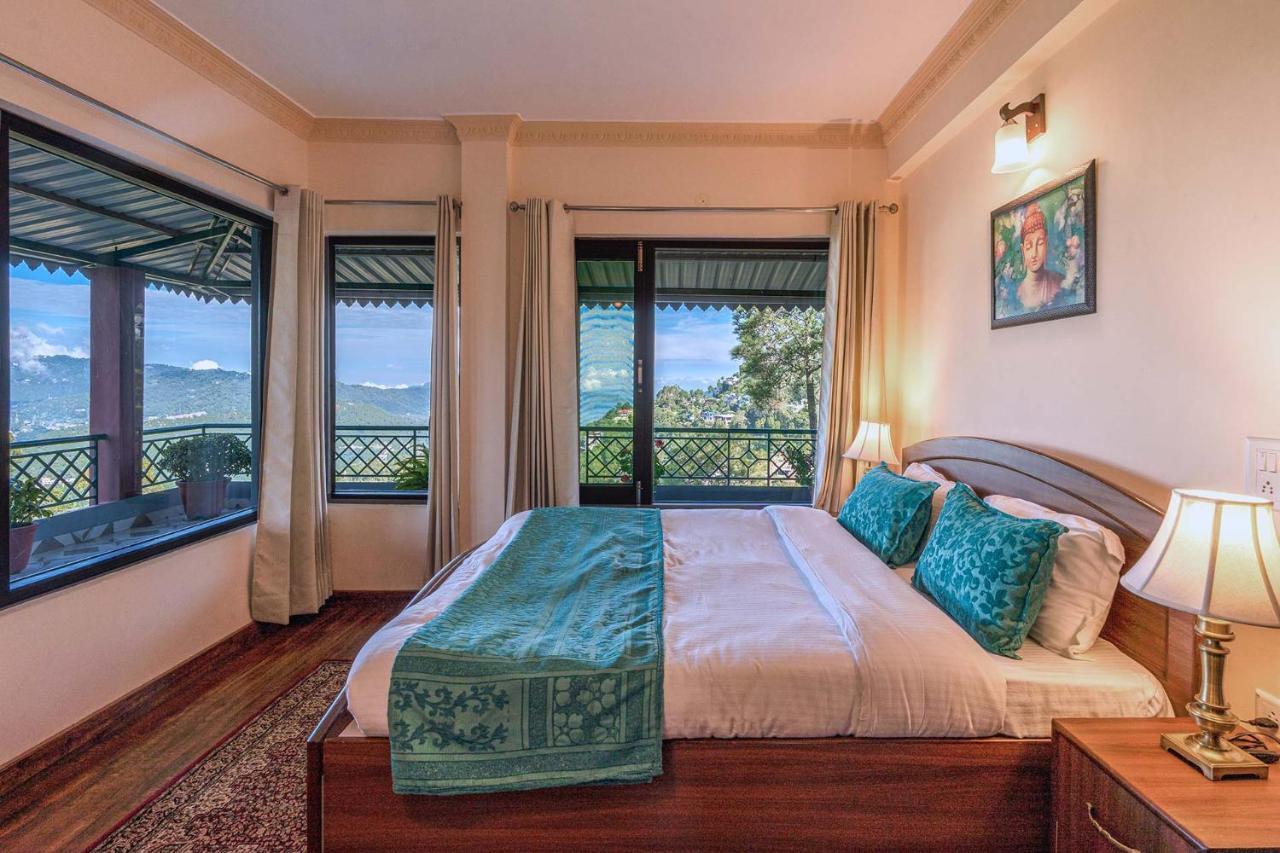 Stayvista At Cecil Cottages With Barbeque, Hill View Kasauli Bagian luar foto