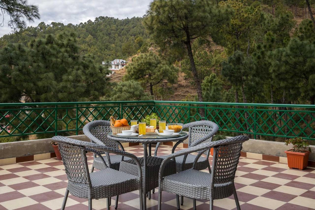 Stayvista At Cecil Cottages With Barbeque, Hill View Kasauli Bagian luar foto