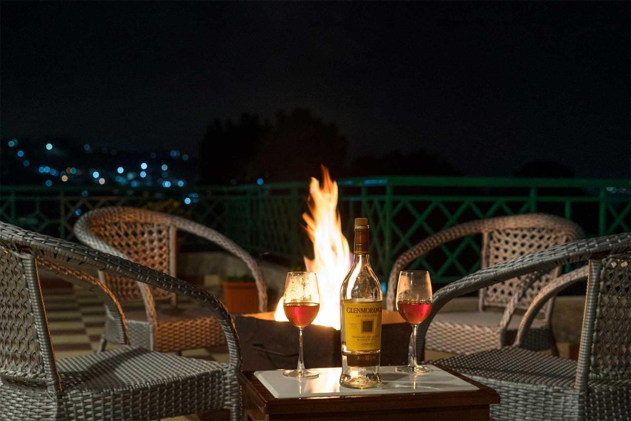 Stayvista At Cecil Cottages With Barbeque, Hill View Kasauli Bagian luar foto