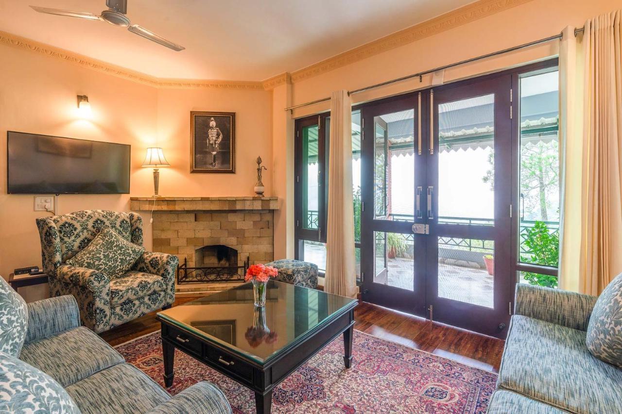 Stayvista At Cecil Cottages With Barbeque, Hill View Kasauli Bagian luar foto