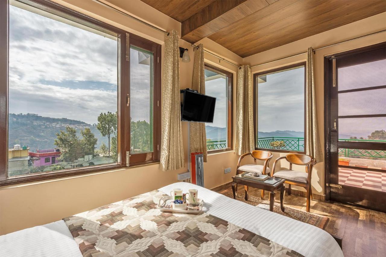 Stayvista At Cecil Cottages With Barbeque, Hill View Kasauli Bagian luar foto