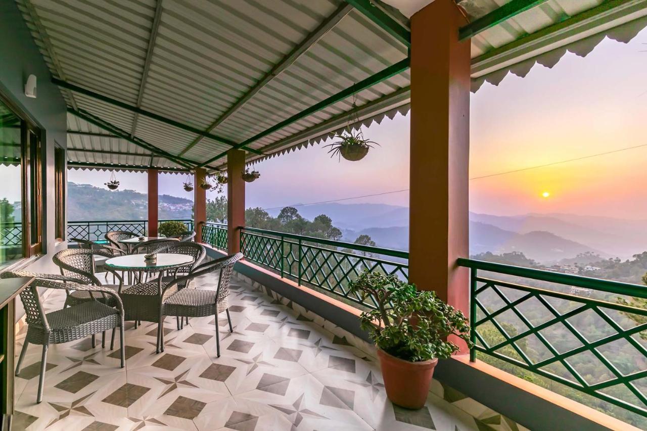 Stayvista At Cecil Cottages With Barbeque, Hill View Kasauli Bagian luar foto