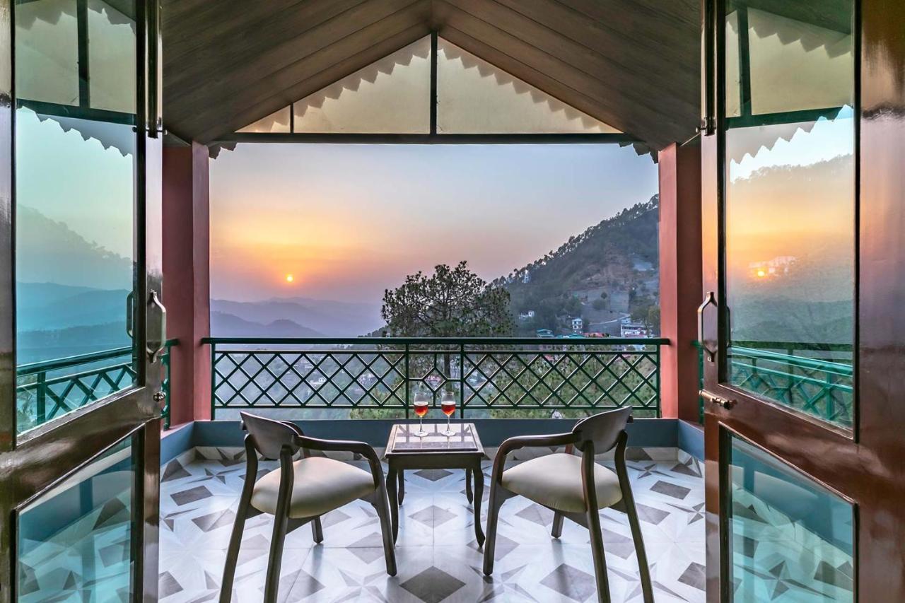 Stayvista At Cecil Cottages With Barbeque, Hill View Kasauli Bagian luar foto