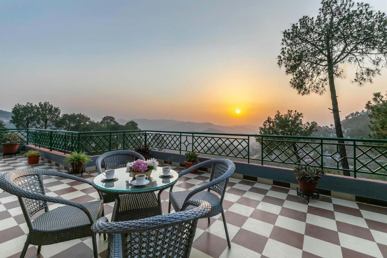 Stayvista At Cecil Cottages With Barbeque, Hill View Kasauli Bagian luar foto