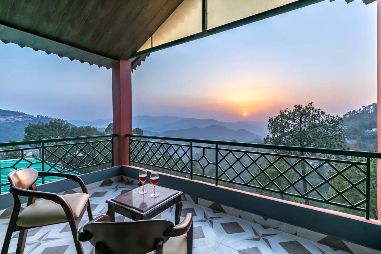 Stayvista At Cecil Cottages With Barbeque, Hill View Kasauli Bagian luar foto