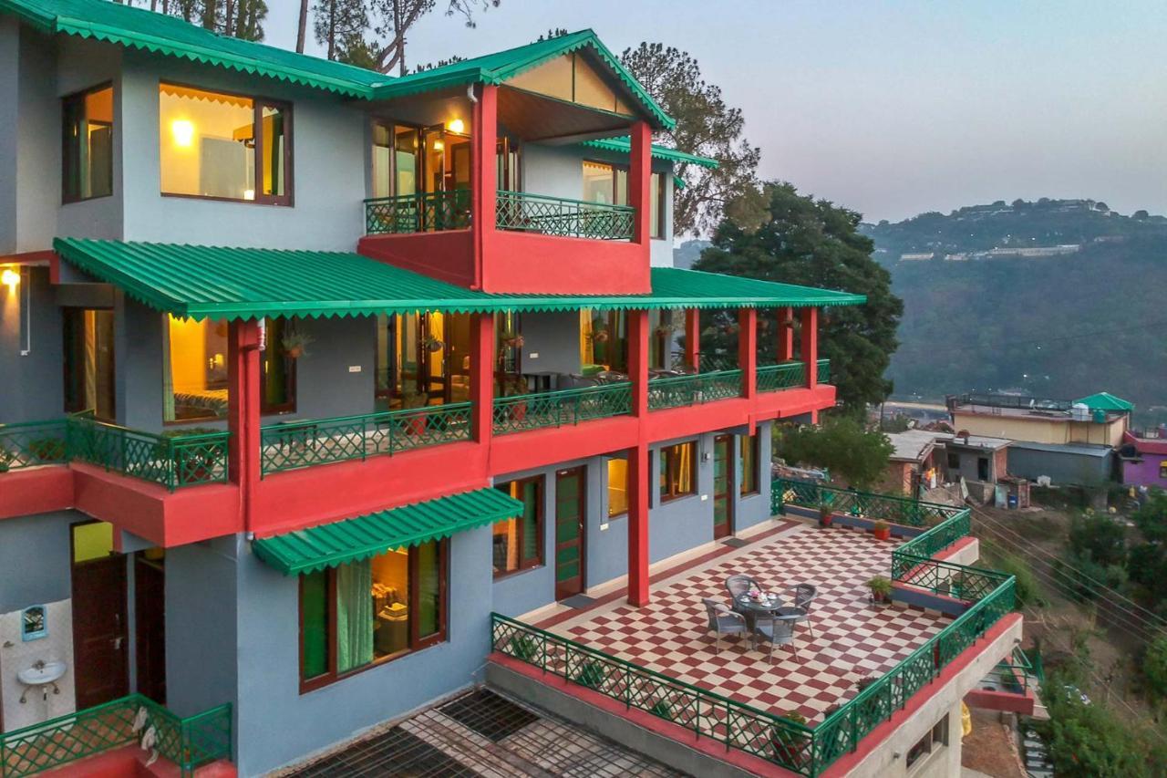 Stayvista At Cecil Cottages With Barbeque, Hill View Kasauli Bagian luar foto