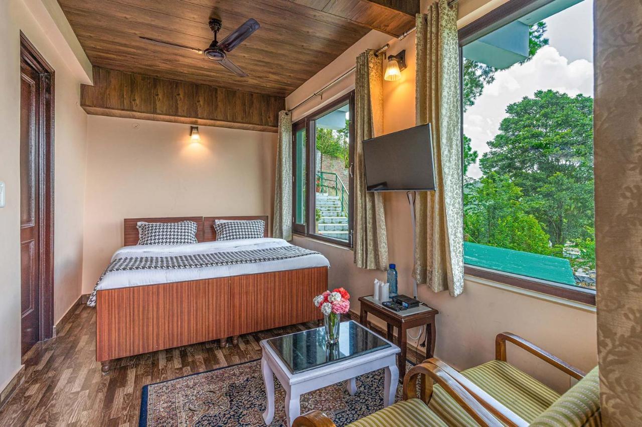 Stayvista At Cecil Cottages With Barbeque, Hill View Kasauli Bagian luar foto