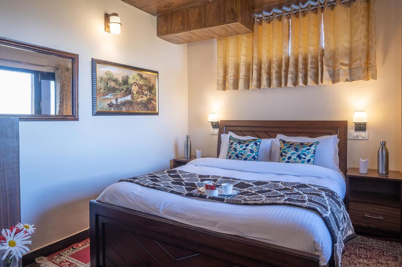 Stayvista At Cecil Cottages With Barbeque, Hill View Kasauli Bagian luar foto