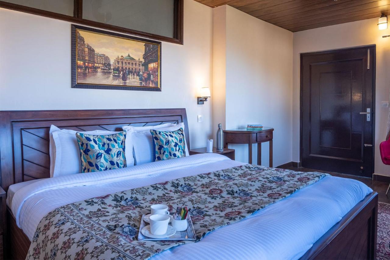Stayvista At Cecil Cottages With Barbeque, Hill View Kasauli Bagian luar foto